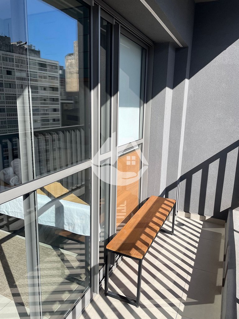 Modern and fully equipped studio in Consolação.