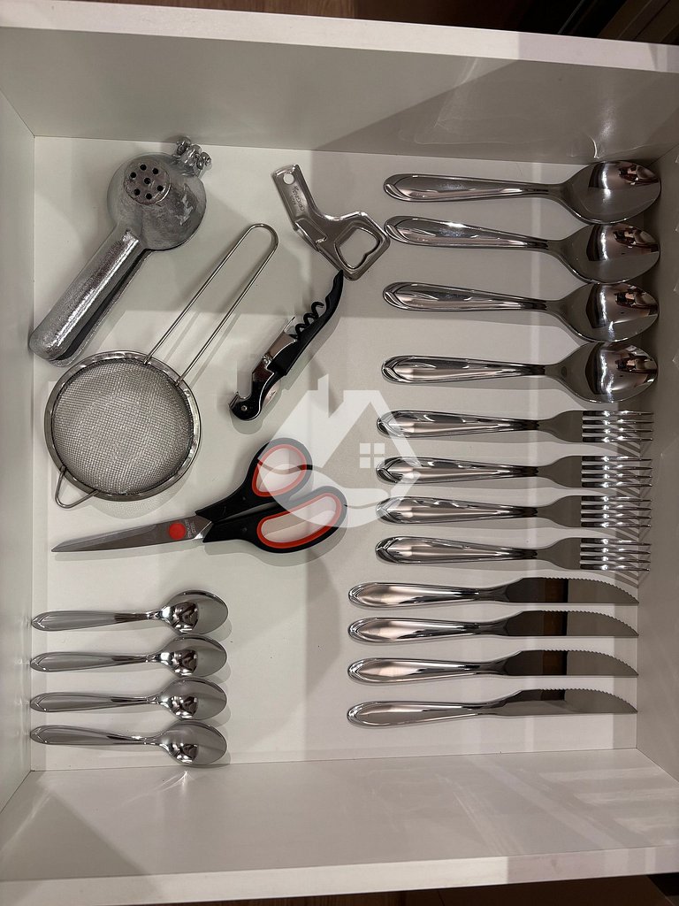 Studio elegante em frente ao metrô Vila Madalena