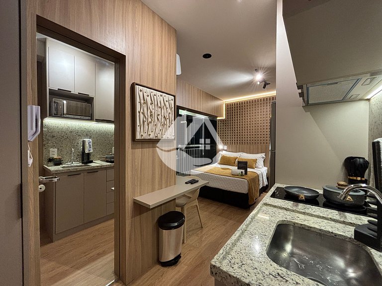 Studio elegante em frente ao metrô Vila Madalena