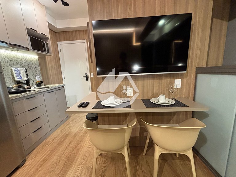 Studio elegante em frente ao metrô Vila Madalena