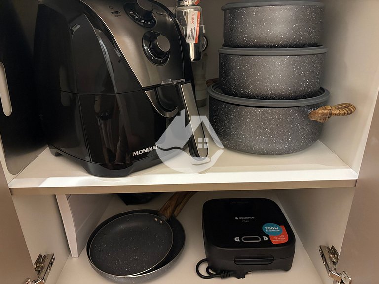 Studio elegante em frente ao metrô Vila Madalena